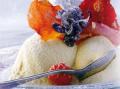 Parfümierte Mascarpone-Creme mit kandierten Blüten