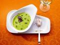 Broccolicremesuppe mit Chili-Sahne und Vitelotte - Chips