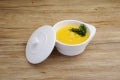Gelbe Currysauce mit Ananas