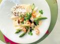 Ragout von grünem und weißem Spargel mit Krebsschwänzen