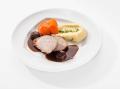 Sauerbraten vom Kalb mit Balsamico und Borretane-Zwiebeln
