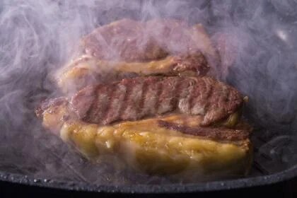 Dry Aging Bildergalerie Fleisch in der Pfanne