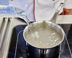 mit kaltem Wasser den Kochprozess unterbrechen