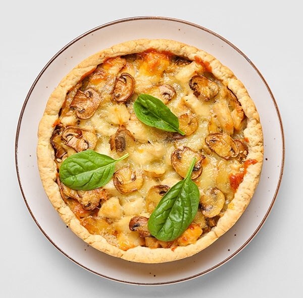 Quiche mit Pilzen und Blattspinat