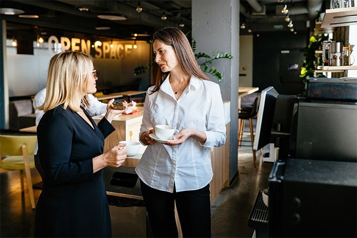 2 Frauen am Reden